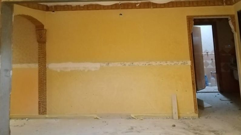 أعمال تكسير الجدران بالأحساء
